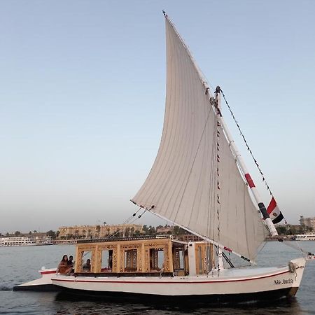 Nile Sunrise Felucca Boat Private Rental Luxor Eksteriør billede