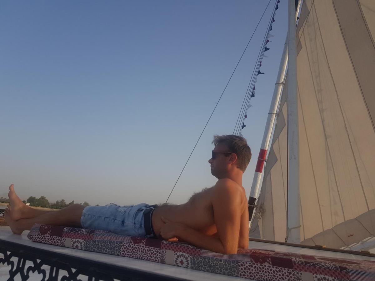 Nile Sunrise Felucca Boat Private Rental Luxor Eksteriør billede