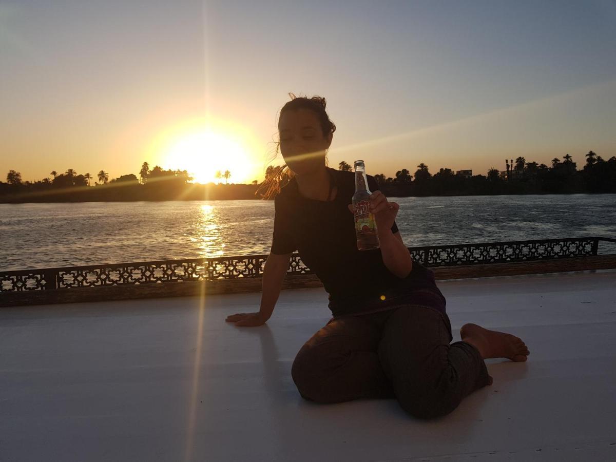 Nile Sunrise Felucca Boat Private Rental Luxor Eksteriør billede