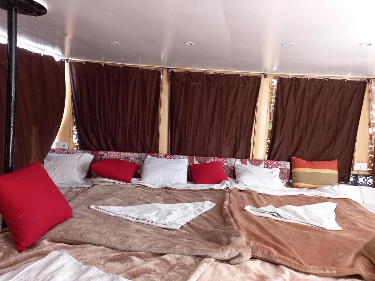 Nile Sunrise Felucca Boat Private Rental Luxor Eksteriør billede