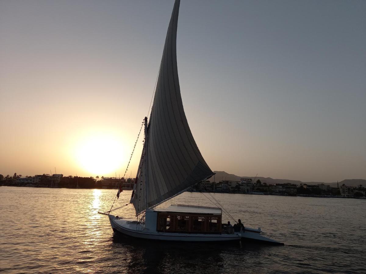 Nile Sunrise Felucca Boat Private Rental Luxor Eksteriør billede