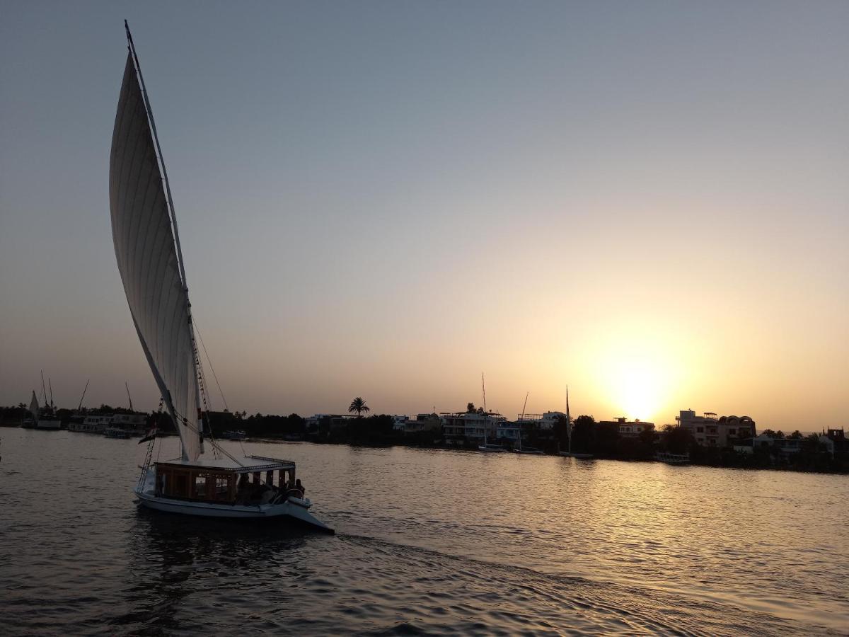 Nile Sunrise Felucca Boat Private Rental Luxor Eksteriør billede