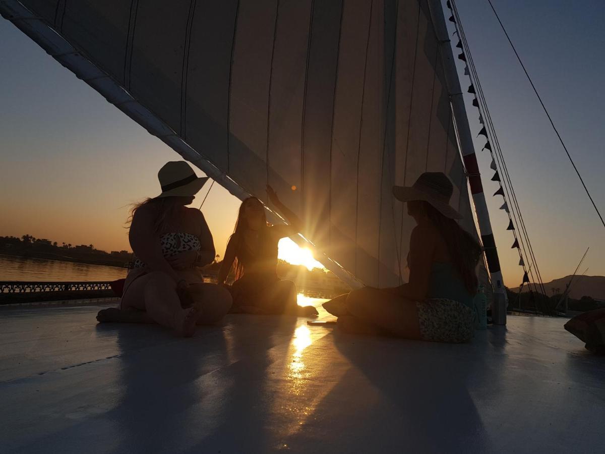 Nile Sunrise Felucca Boat Private Rental Luxor Eksteriør billede