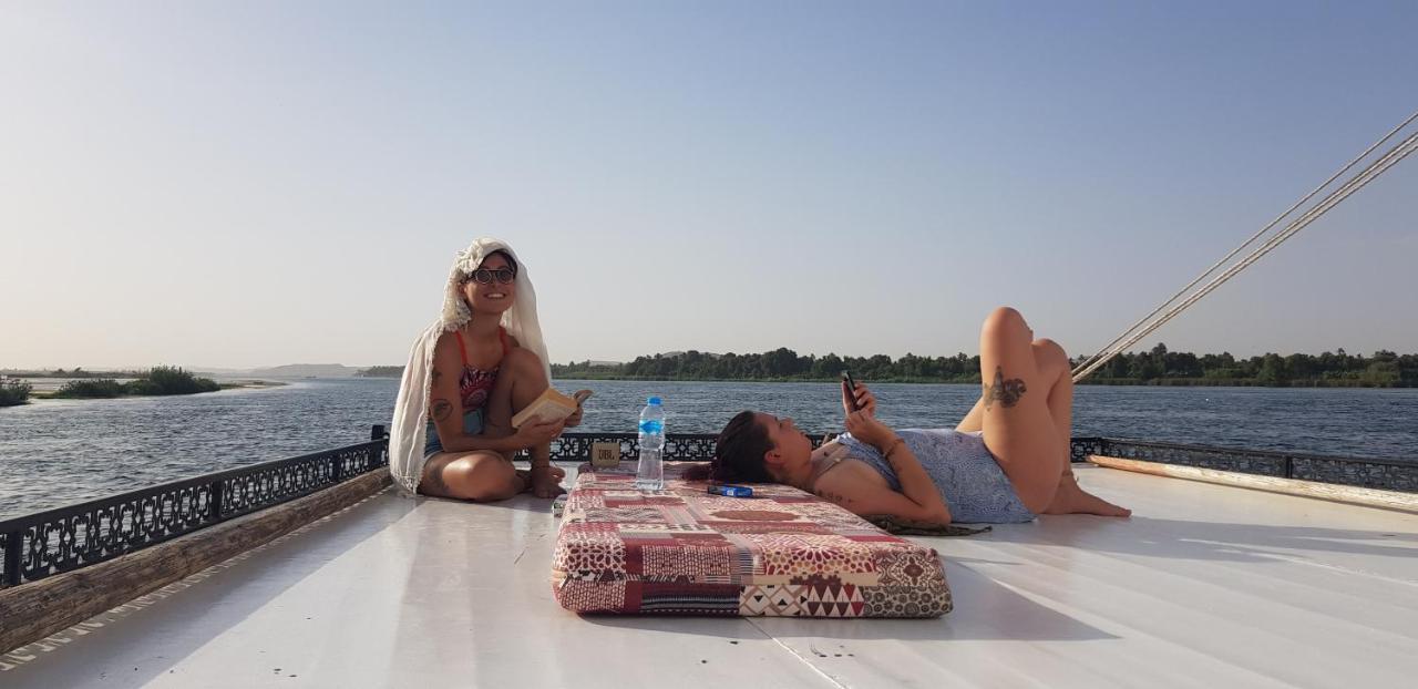 Nile Sunrise Felucca Boat Private Rental Luxor Eksteriør billede