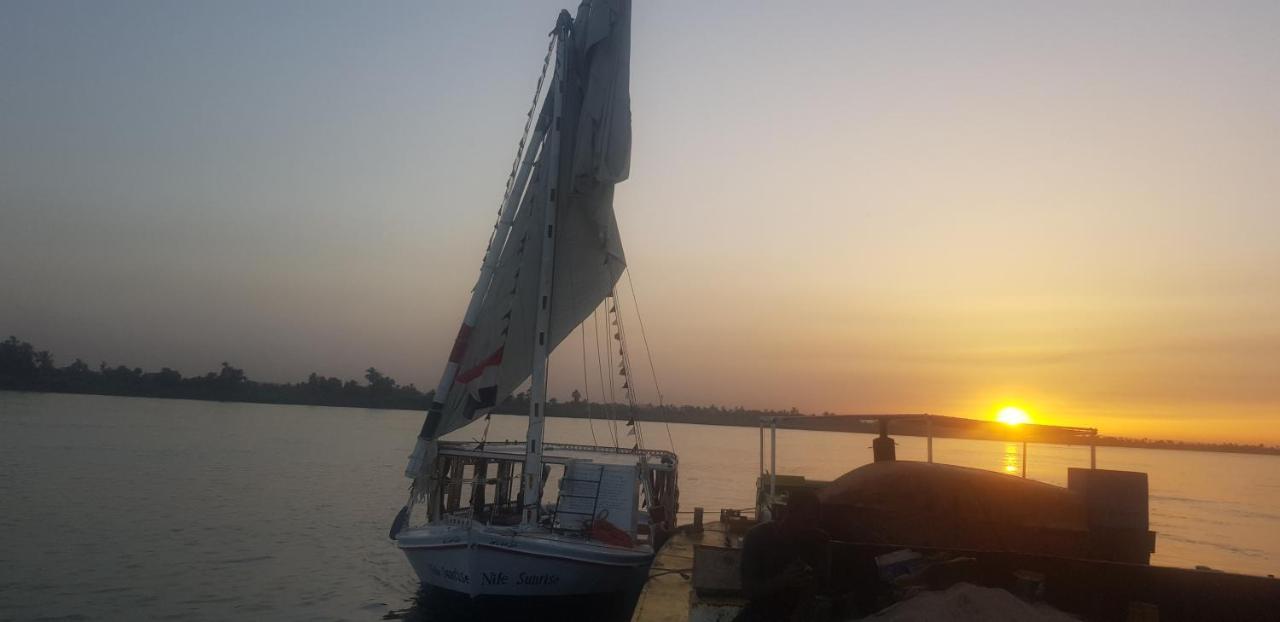 Nile Sunrise Felucca Boat Private Rental Luxor Eksteriør billede
