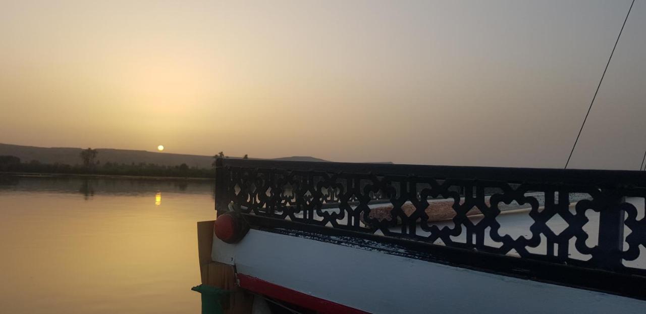 Nile Sunrise Felucca Boat Private Rental Luxor Eksteriør billede