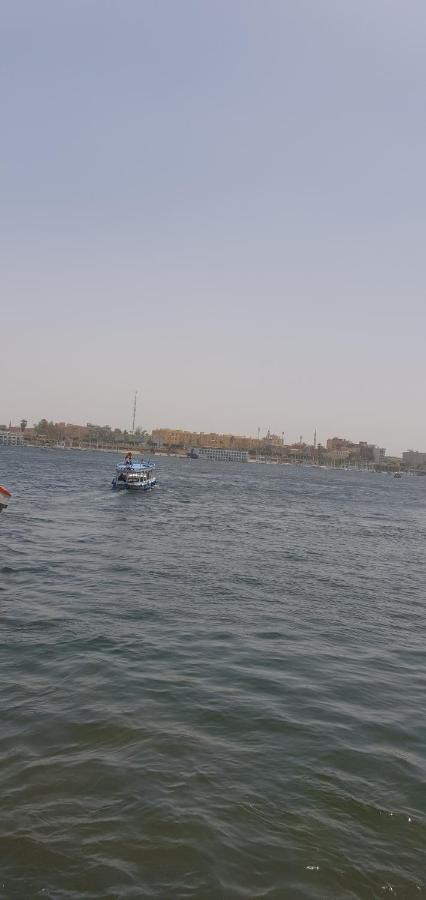 Nile Sunrise Felucca Boat Private Rental Luxor Eksteriør billede